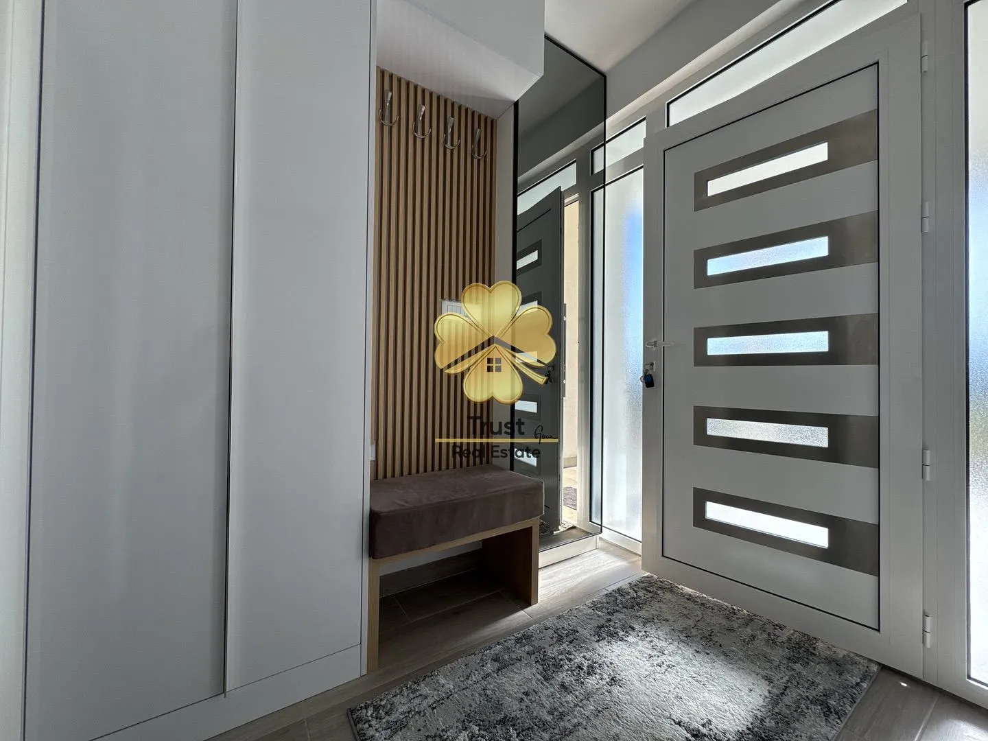 Izdavanje, kuća, 230m², Dajbabe, Podgorica