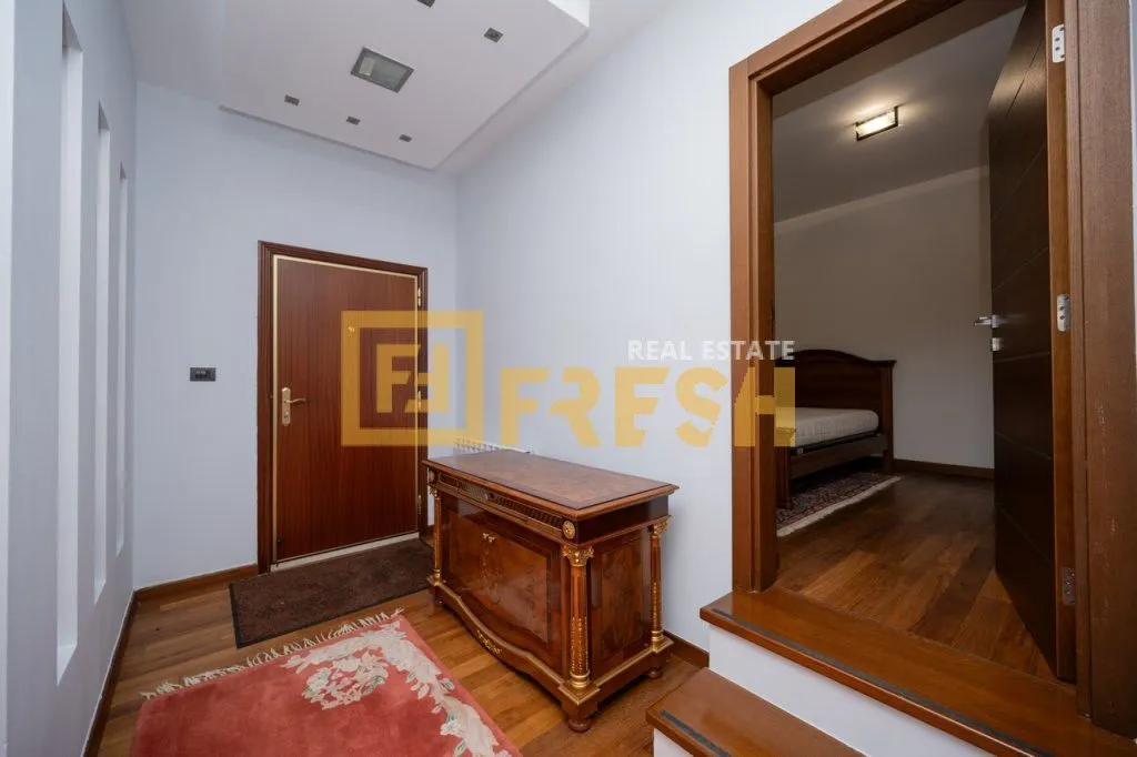Rent, house, 380m², Mareza, Podgorica
