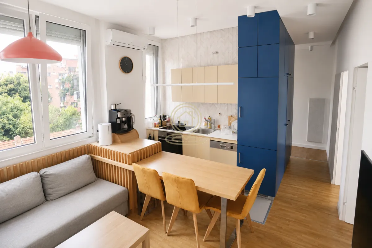 Izdavanje, trosoban stan, 56m², Stari Grad, Beograd