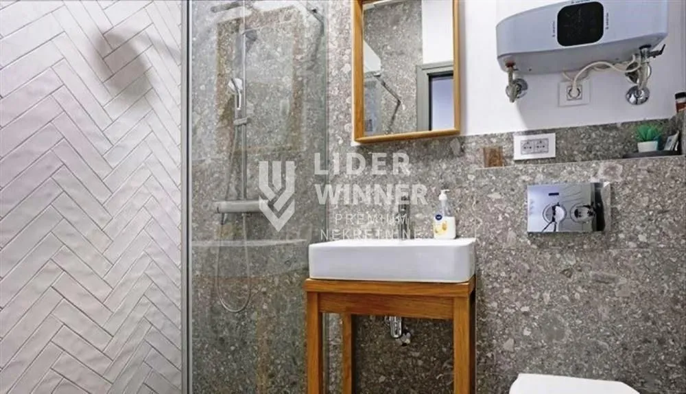 Prodaja, četvorosoban stan, 109m², Zemun Centar, Zemun Sve Podlokacije