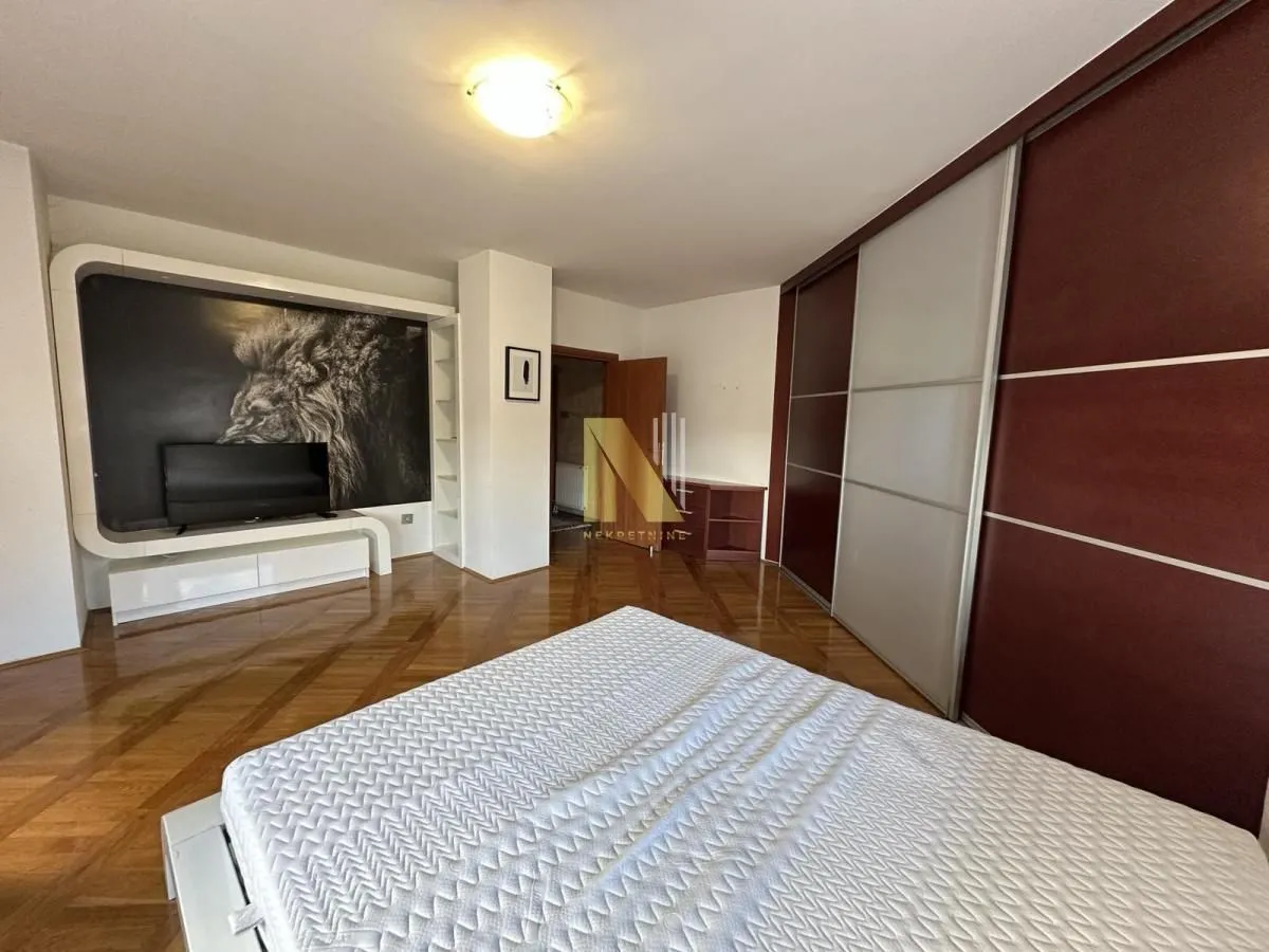 Prodaja, četvorosoban stan, 161m², Bulevar Oslobodjenja, Novi Sad Sve Podlokacije