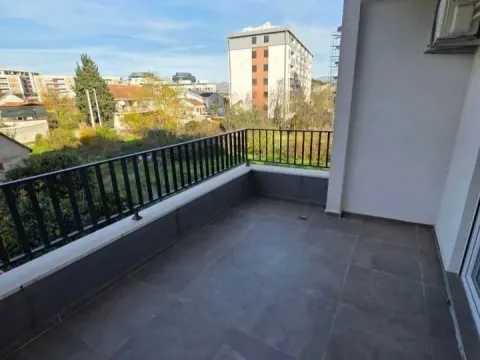 Izdavanje, jednosoban stan, 56m², Central Point, Podgorica - image 3