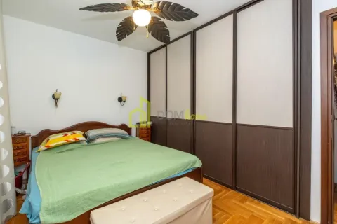 Rent, three bedroom apartment, 97m², Blok 9, Podgorica - image 11