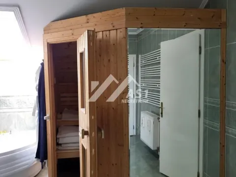 Izdavanje, četvorosoban stan, 180m², Centar, Novi Sad - image 9