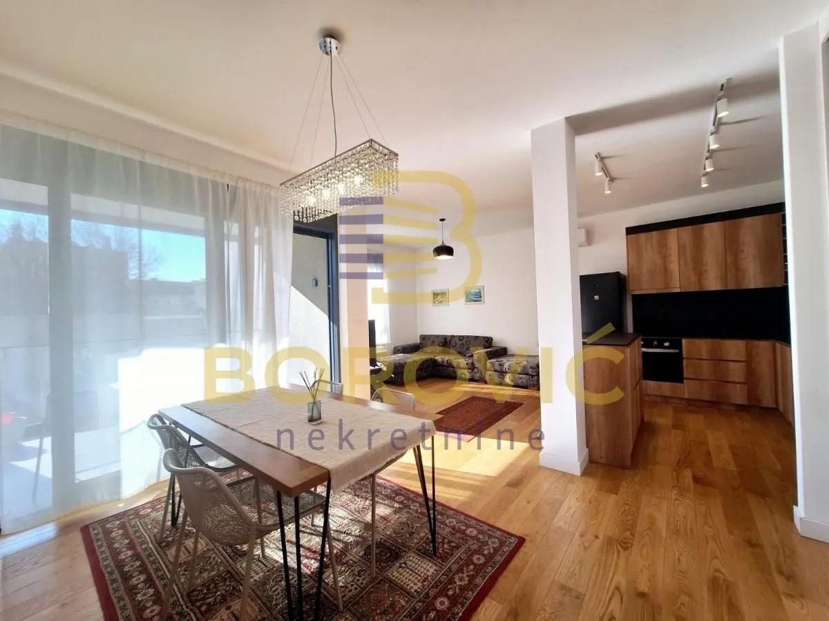 Izdavanje, trosoban stan, 85m², Čubura, Beograd