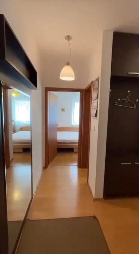 Izdavanje, jednosoban stan, 51m², Podmaine, Budva