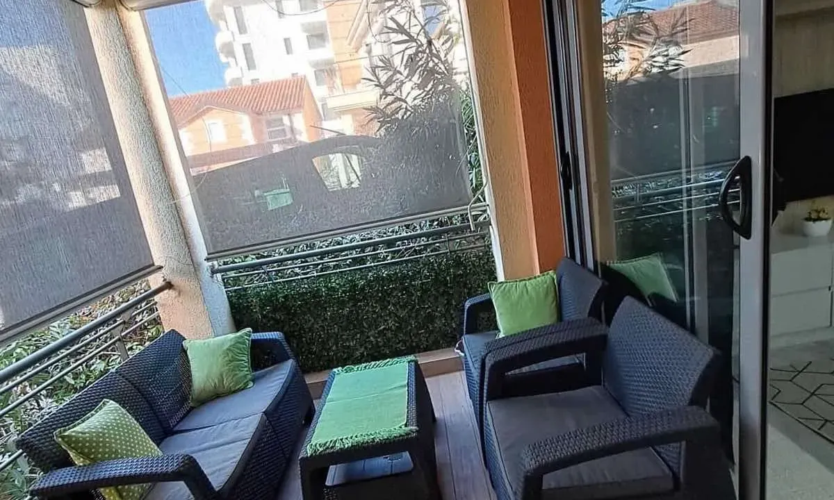 Izdavanje, jednosoban stan, 40m², Bečići, Budva