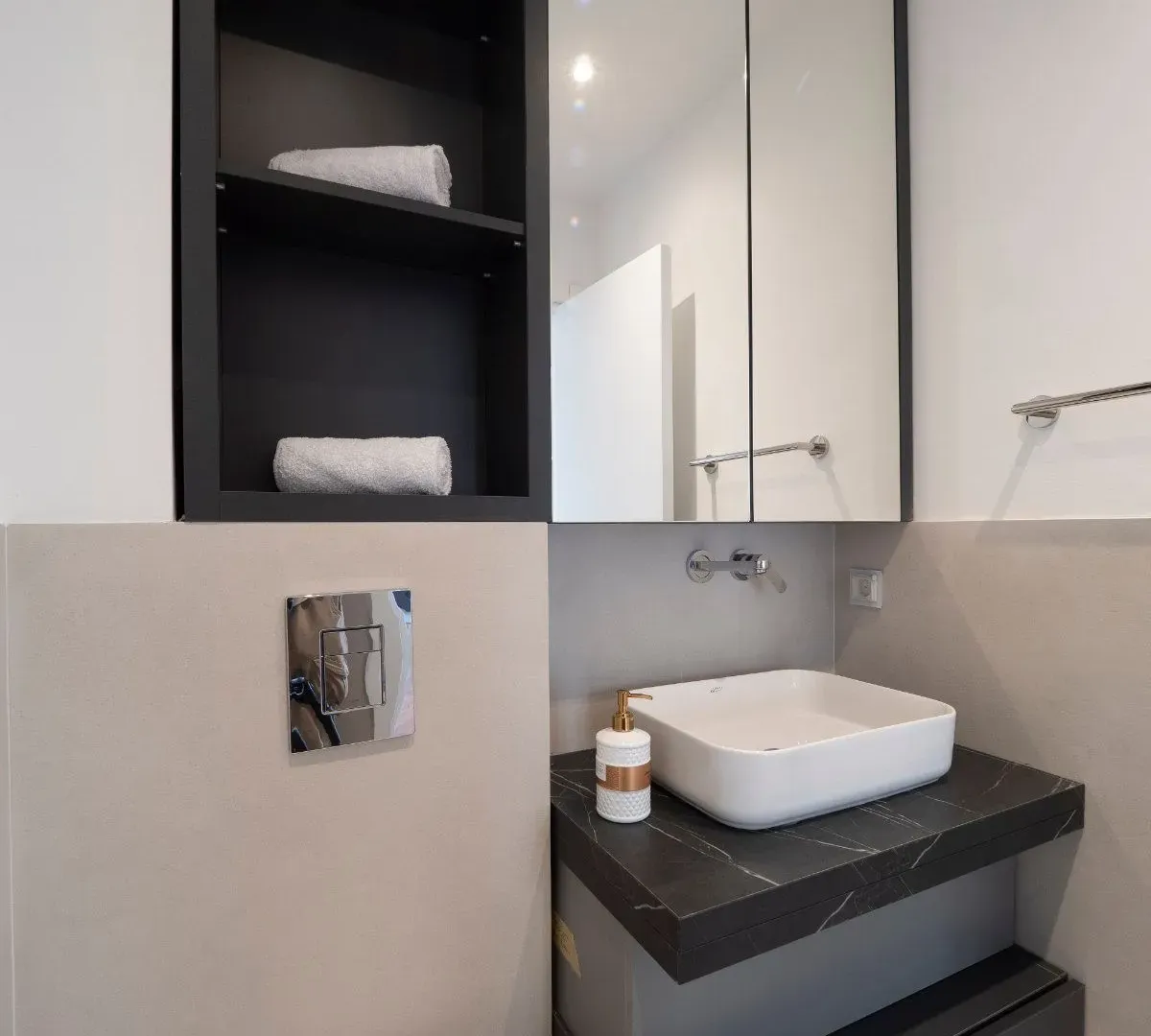 Sale, two bedroom apartment, 140m², Bečići, Budva