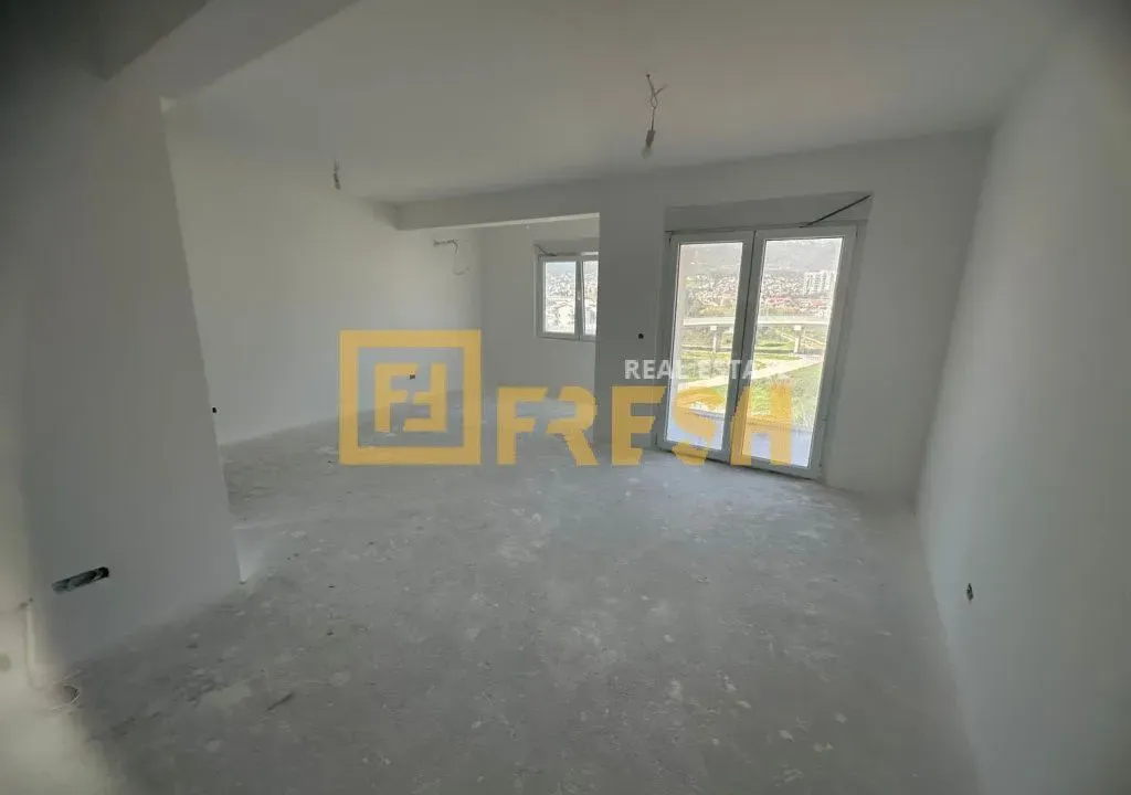 Prodaja, trosoban stan, 100m², Centar, Bar