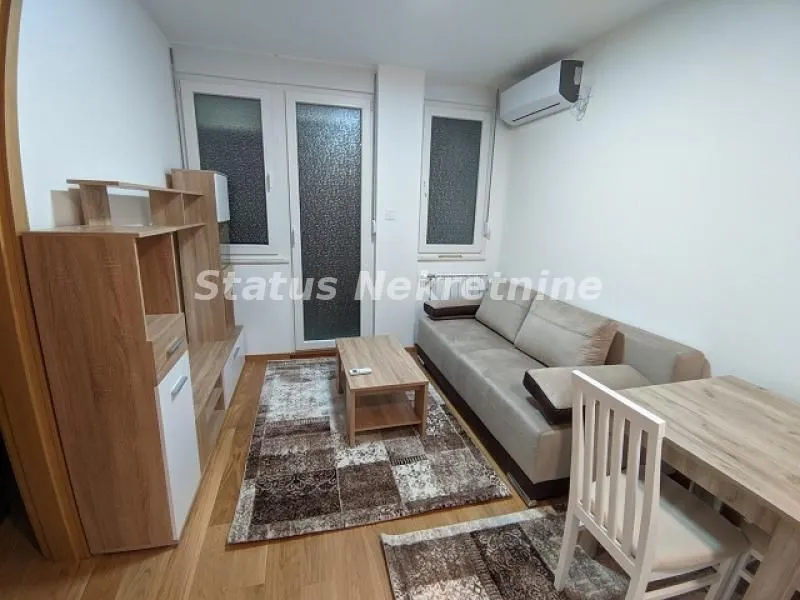 Izdavanje, jednosoban stan, 32m², Centar, Novi Sad