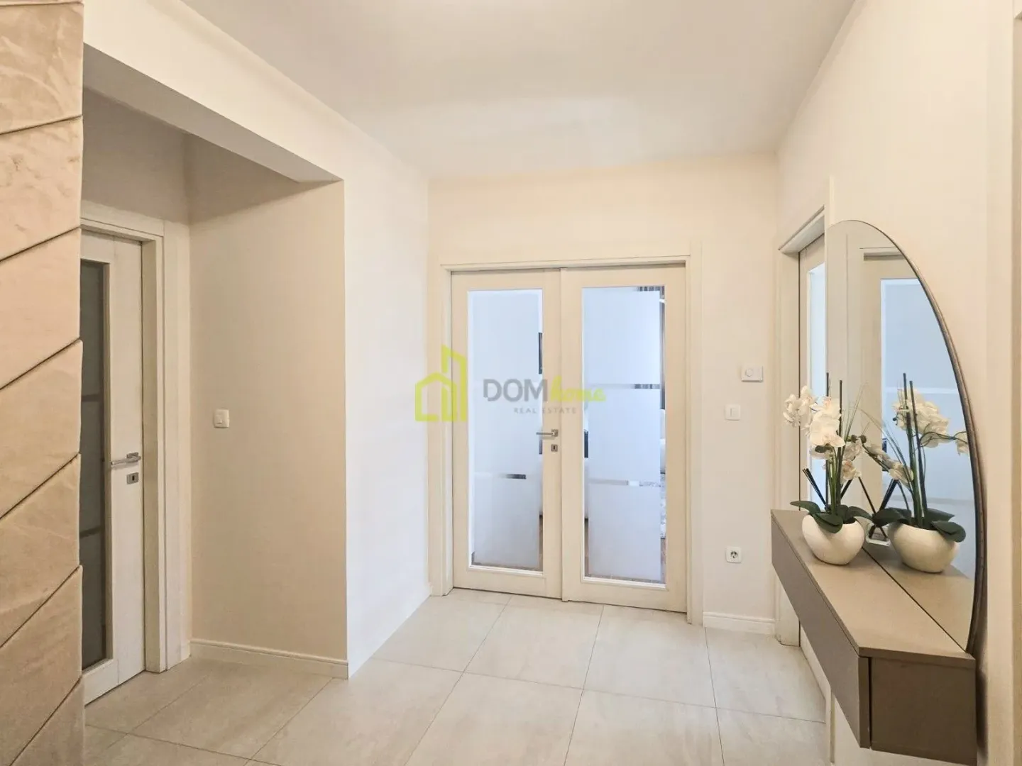 Rent, three bedroom apartment, 94m², Central Point, Podgorica