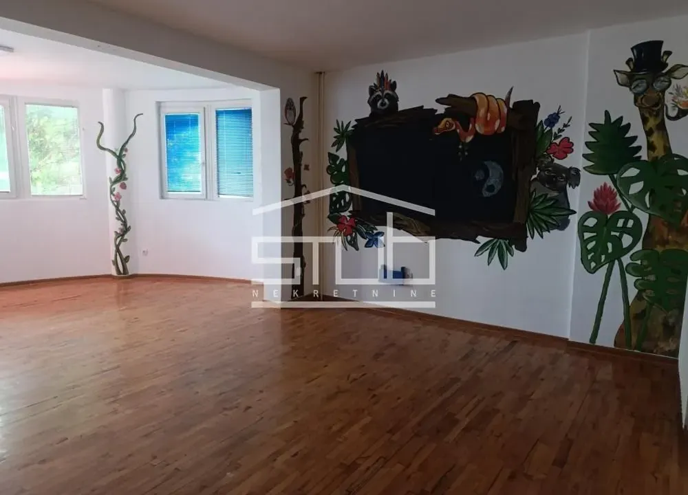 Izdavanje, kuća, 200m², Filmski Grad, Beograd