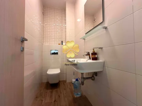 Izdavanje, poslovni prostor, 75m², City Kvart, Podgorica - image 11