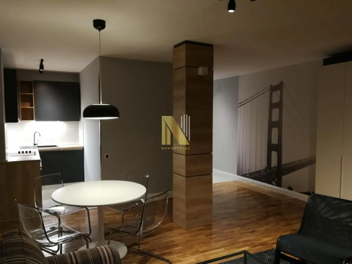 Izdavanje, dvosoban stan, 63m², Centar, Novi Sad