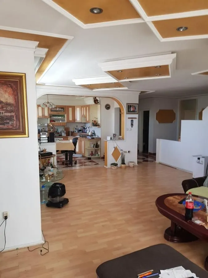 Izdavanje, četvorosoban stan, 160m², Galenika, Beograd