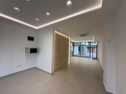 Rent, office space, 46m², Blok 9, Podgorica - image 4