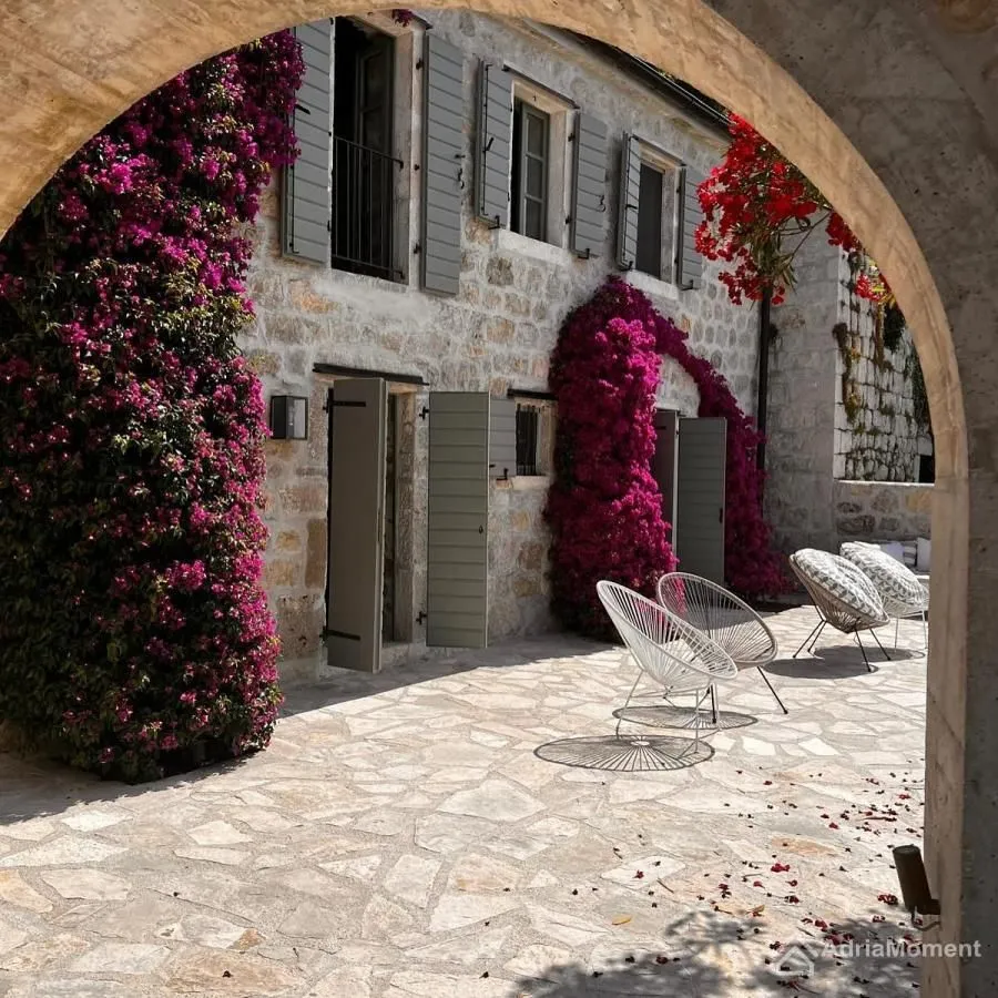 Prodaja, kuća, 380m², Herceg Novi, Crna Gora
