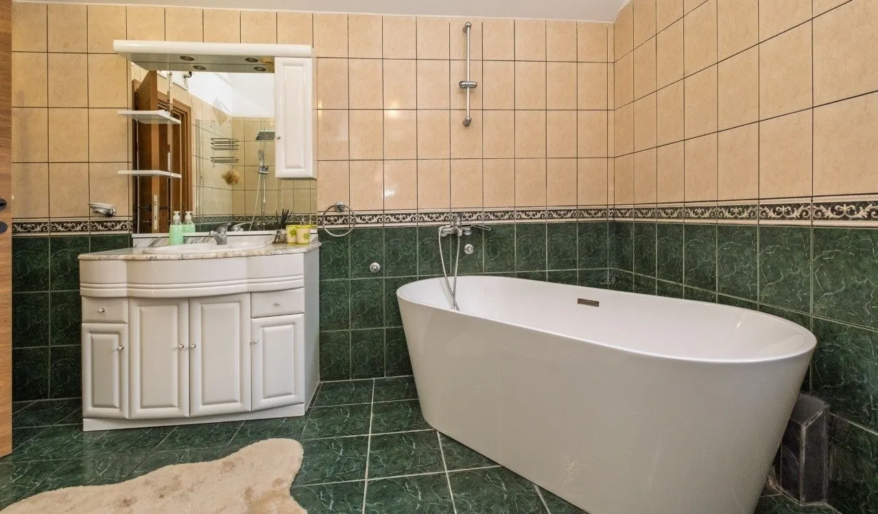 Rent, house, 280m², Gorica C, Podgorica