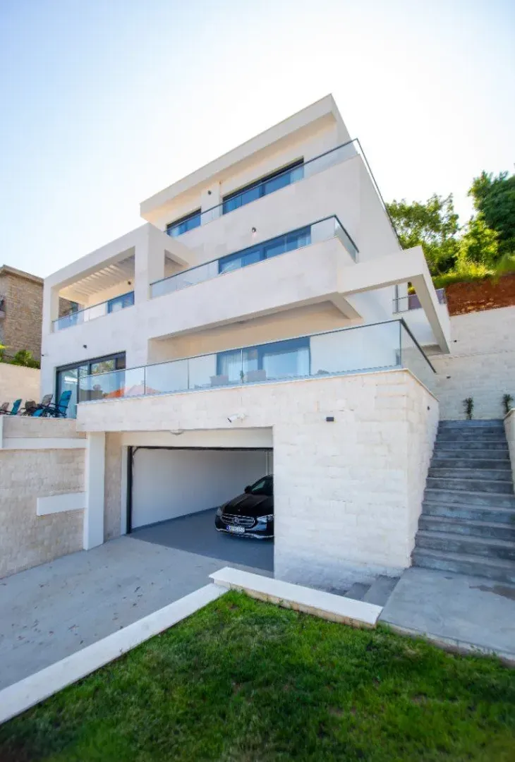 Izdavanje, kuća, 250m², Komoševina, Budva