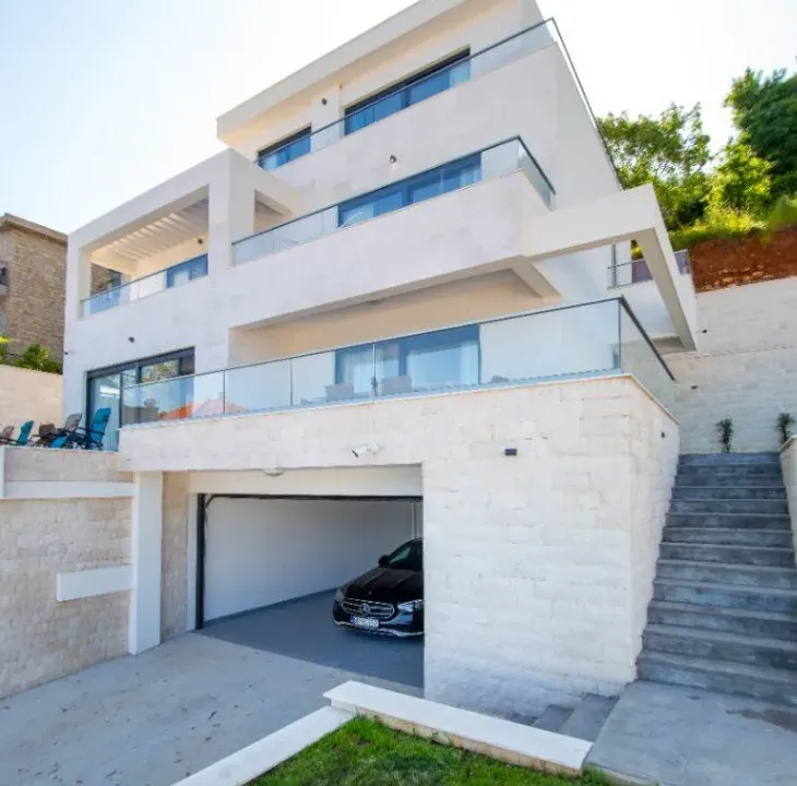 Rent, house, 250m², Komoševina, Budva