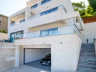 Rent, house, 250m², Komoševina, Budva - image 1