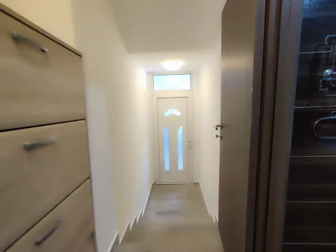 Prodaja, jednosoban stan, 38m², Malo Brdo, Podgorica - image 9