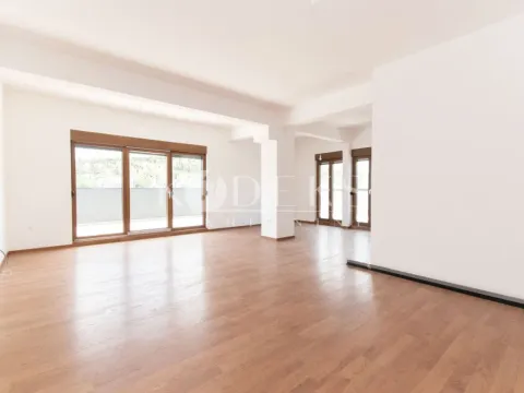 Rent, four bedroom apartment, 221m², Vezirov Most, Podgorica - image 3