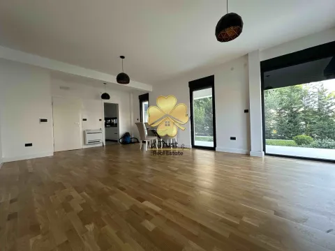 Izdavanje, dvosoban stan, 100m², Blok 9, Podgorica