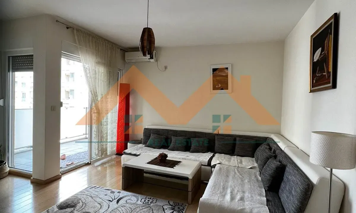 Izdavanje, dvosoban stan, 72m², City Kvart, Podgorica