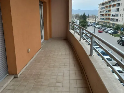 Rent, two bedroom apartment, 70m², City Kvart, Podgorica - image 9