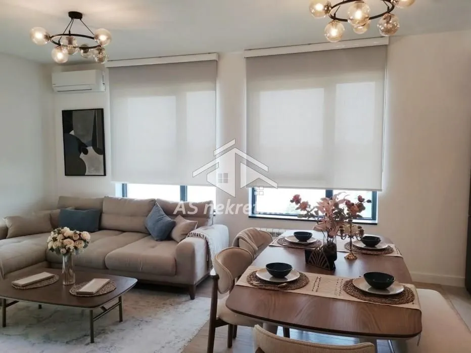 Izdavanje, trosoban stan, 80m², Savski Venac, Beograd