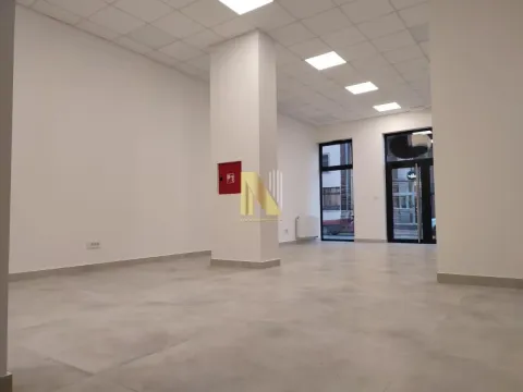 Poslovni prostor in Podbara