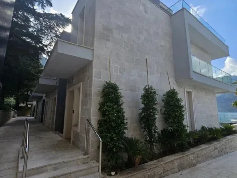 Sale, three bedroom apartment, 108m², Dobrota, Kotor - image 9