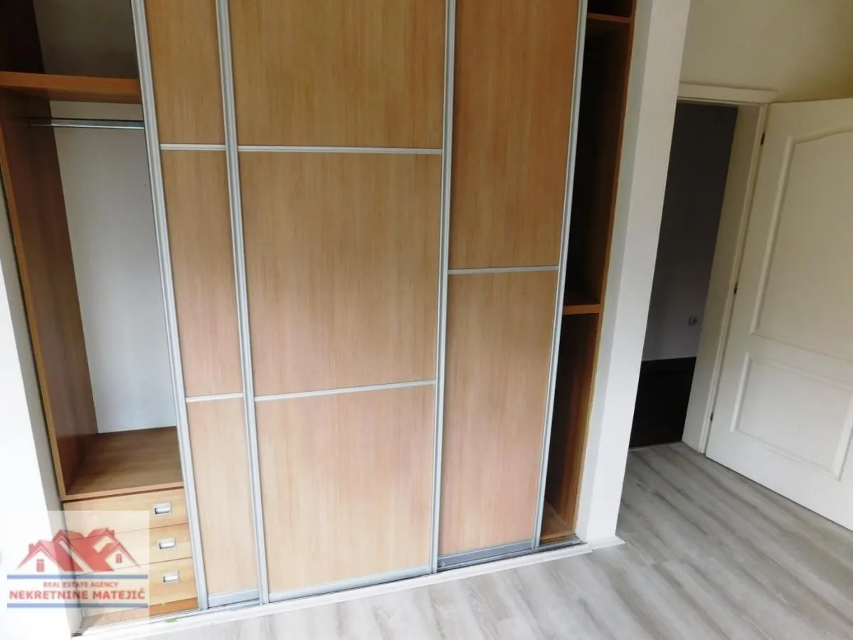 Izdavanje, trosoban stan, 71m², Vašarište, Kragujevac