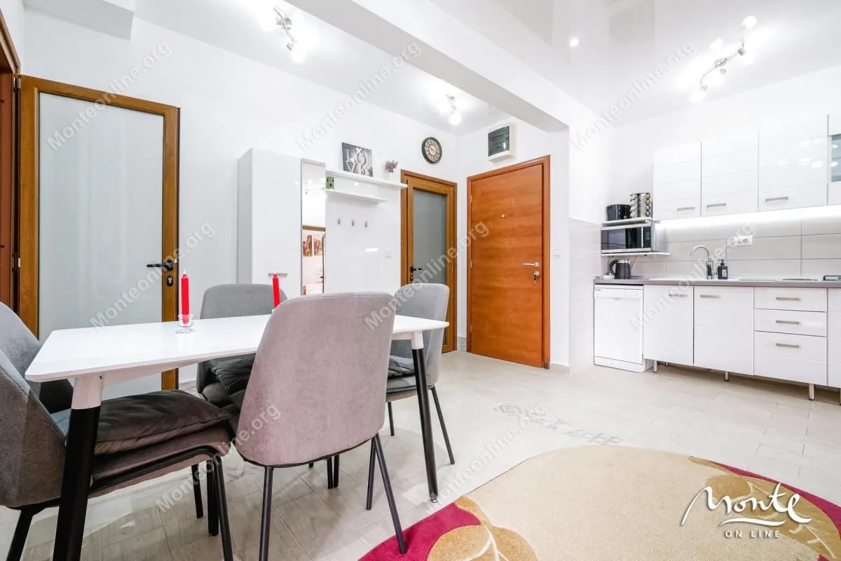 Prodaja, dvosoban stan, 77m², Tivat, Crna Gora
