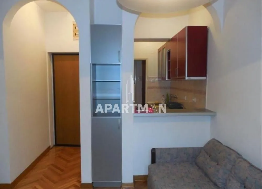 Izdavanje, jednosoban stan, 25m², Skadarlija, Beograd