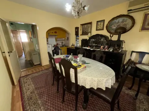 Prodaja, trosoban stan, 79m², Centar, Jagodina