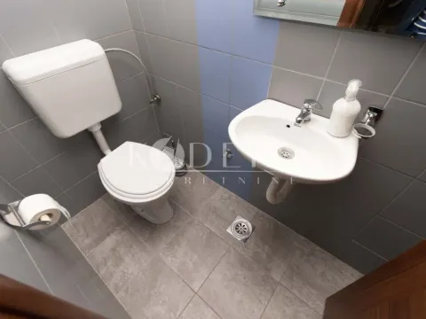 Izdavanje, dvosoban stan, 99m², Tuški Put, Podgorica - image 2