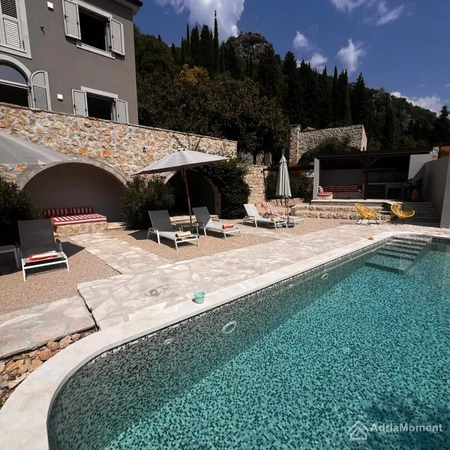 Prodaja, kuća, 380m², Herceg Novi, Crna Gora