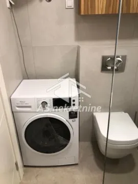 Kupatilo sa veš mašinom i toaletnom šoljom. - image 21