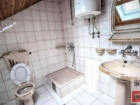 Izdavanje, kuća, 216m², Salajka, Novi Sad Sve Podlokacije - image 8