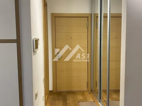 Izdavanje, trosoban stan, 102m², Centar, Novi Sad - image 8