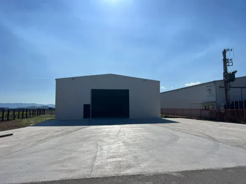 Rent, office space, 585m², Stari Aerodrom, Podgorica - image 1