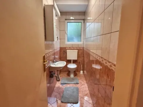 Izdavanje, dvosoban stan, 100m², Kalimanj, Tivat - image 7