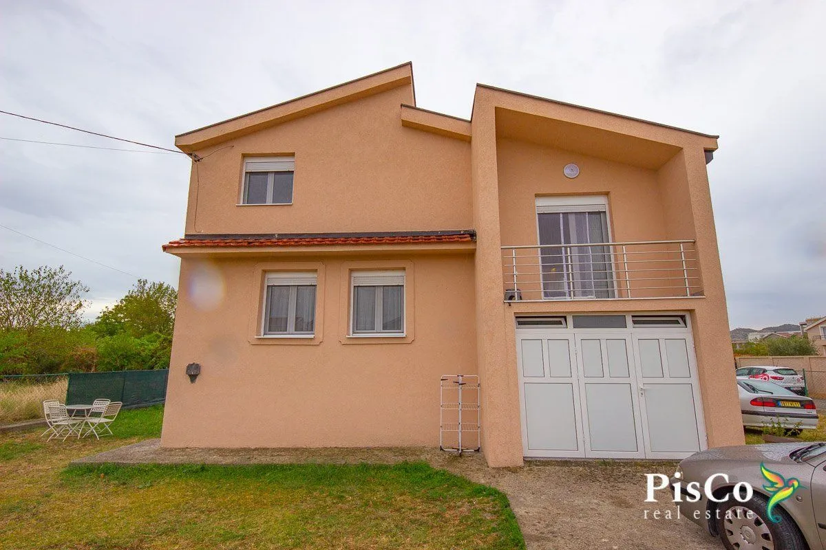 Prodaja, kuća, 200m², Donja Gorica, Podgorica
