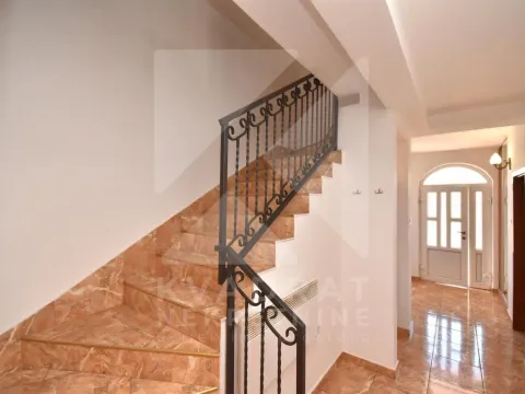 Rent, four bedroom apartment, 160m², Tološi, Podgorica - image 17