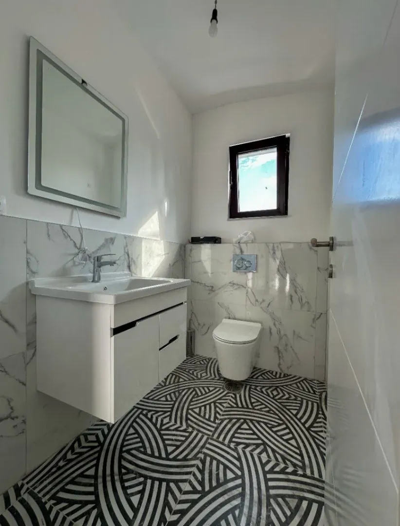 Prodaja, kuća, 343m², Obala Morače, Podgorica