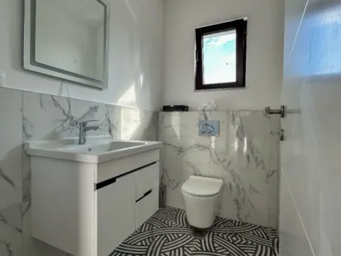 Sale, house, 343m², Obala Morače, Podgorica - image 11