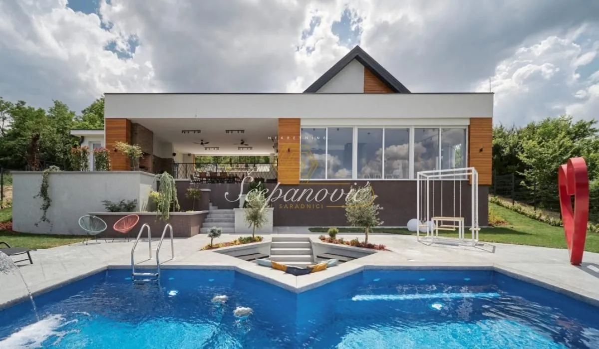 Izdavanje, kuća, 295m², Sremski Karlovci, Novi Sad