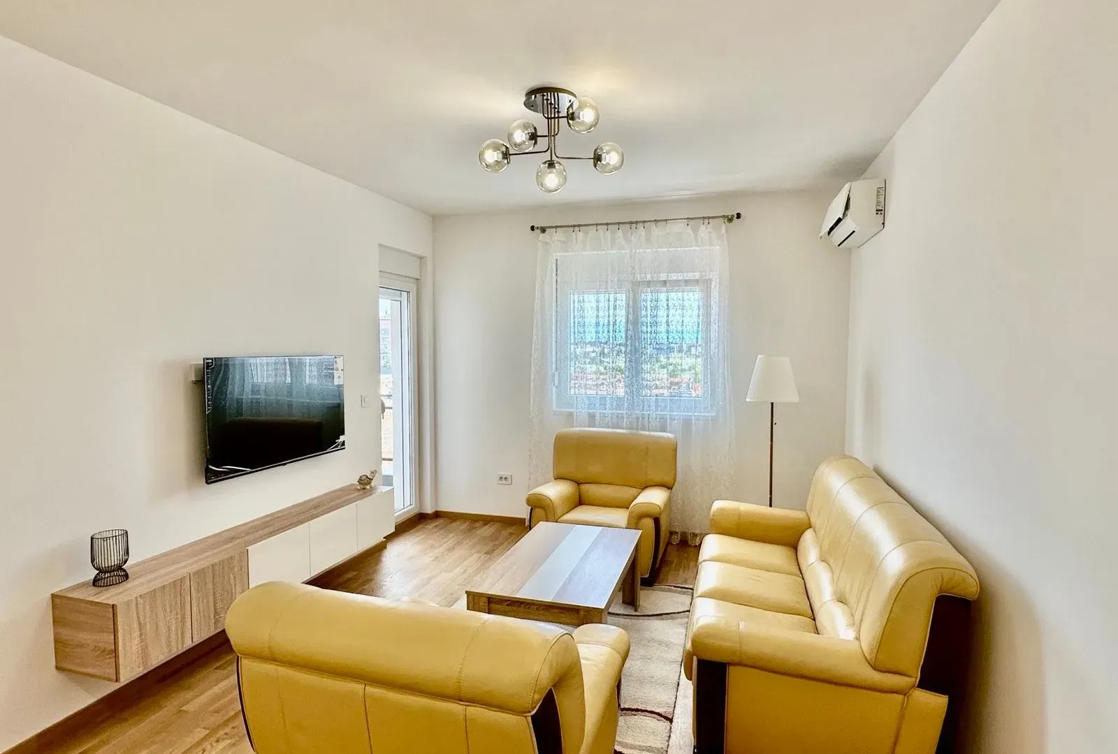 Izdavanje, dvosoban stan, 47m², Stari Aerodrom, Podgorica